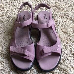 Ecco women’s size 40 pink sandal